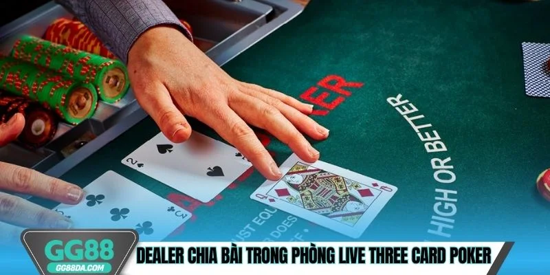 Dealer chia bài trong phòng live Three Card Poker